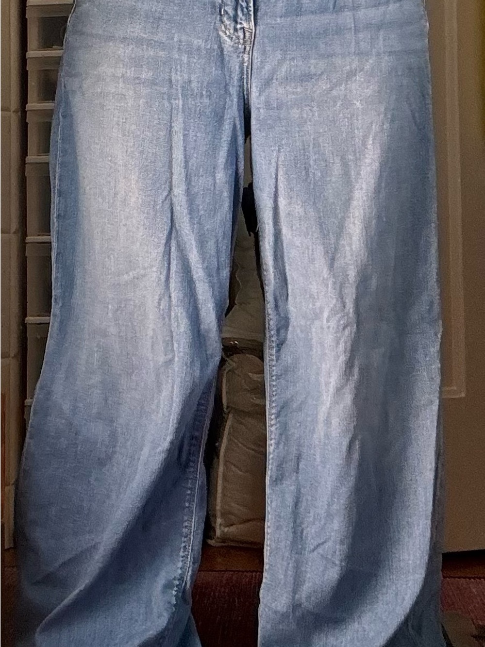 American Eagle Outfitters Wide-Leg Jeans in Medium Blue Wash - Picture 7 of 7